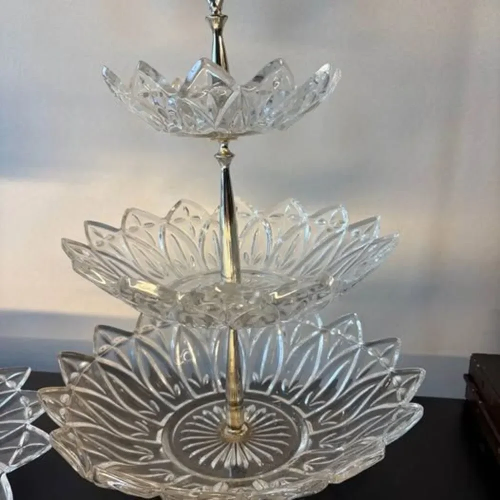 2 pcs. Vintage Federal Glass Petal Flower